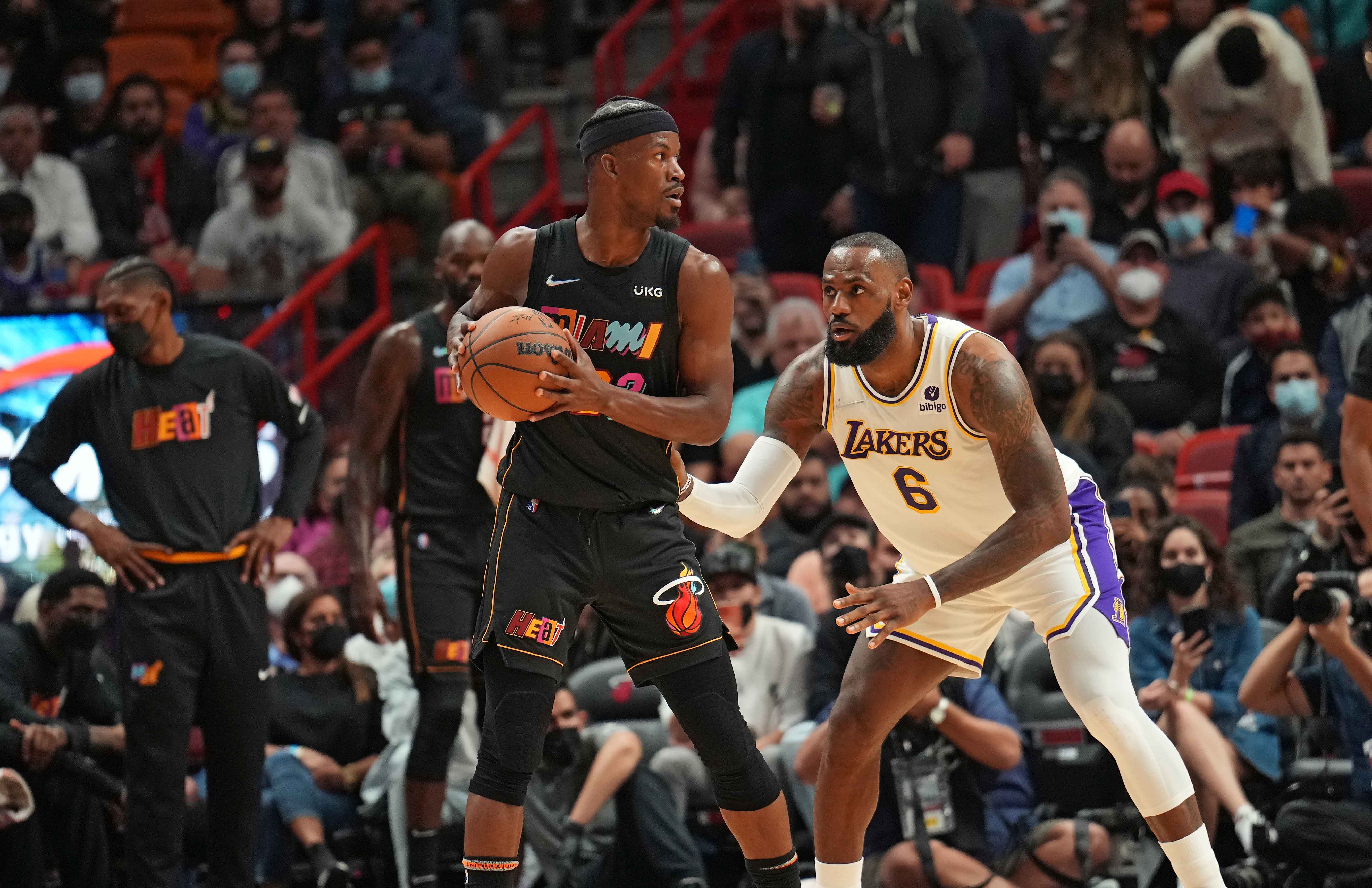 NBA总决赛赛程吃紧,法兰克福关键时刻刷新队史纪录,赛场秩序良好,身体对抗强度拉满的简单介绍 NBA总决赛赛程吃紧,法兰克福关键时刻刷新队史纪录,赛场秩序良好,身体对抗强度拉满的简单介绍