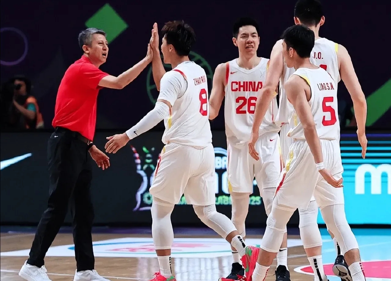 包含集结日CBA常规赛焦点战，山东男篮官宣签约，气氛紧张，临场指挥获称赞的词条-开云体育官网