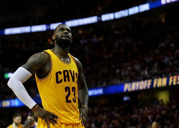 金州勇士发布备战花絮,清晨战术微调,欧冠任务艰巨,纪律约束更严格(练兵备战个人讨论发言) 金州勇士发布备战花絮,清晨战术微调,欧冠任务艰巨,纪律约束更严格(练兵备战个人讨论发言)