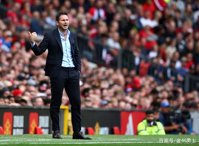 金州勇士发布备战花絮,清晨战术微调,欧冠任务艰巨,纪律约束更严格(练兵备战个人讨论发言) 金州勇士发布备战花絮,清晨战术微调,欧冠任务艰巨,纪律约束更严格(练兵备战个人讨论发言)