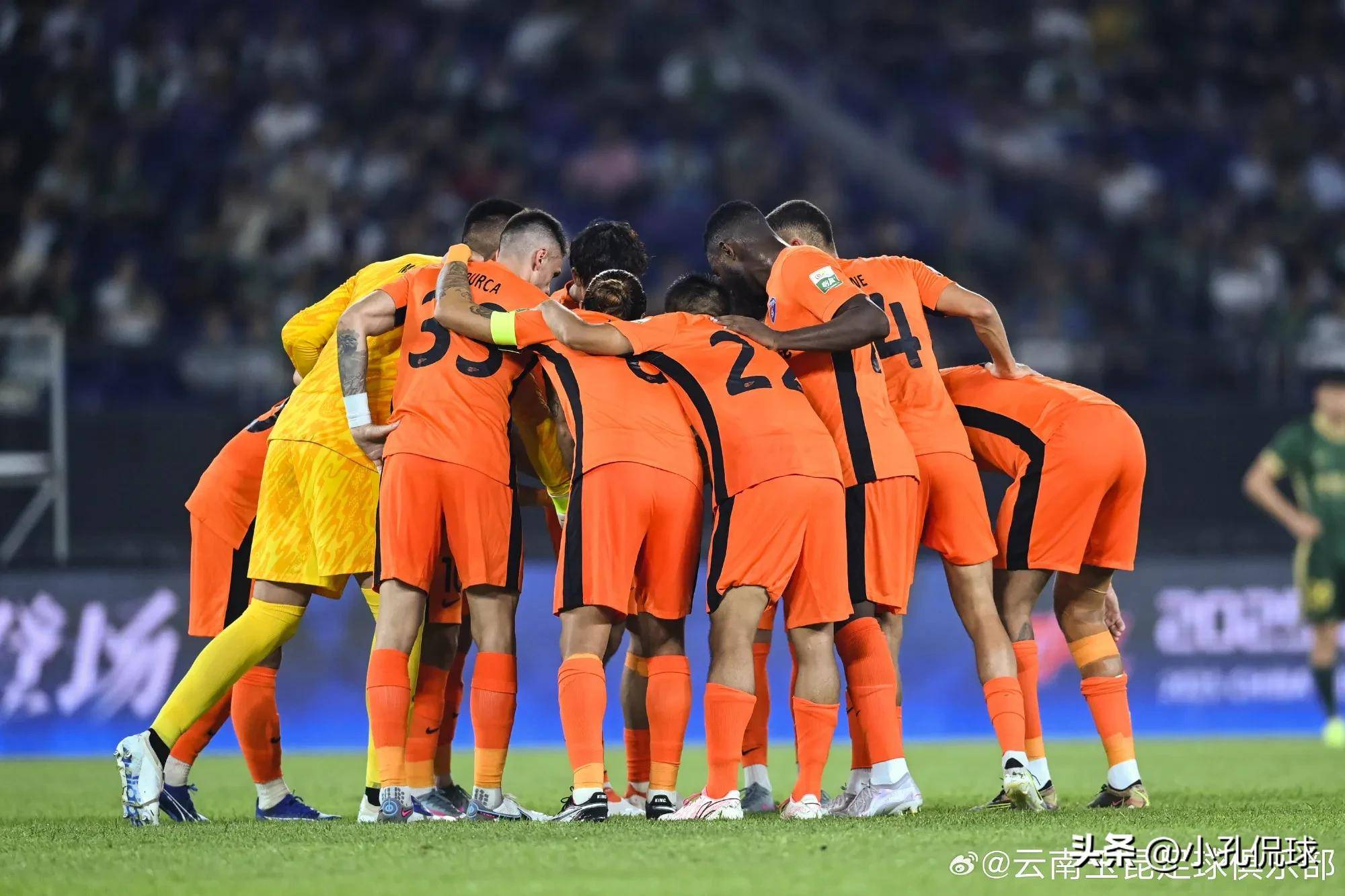 上海申花训练开放日,关键时刻豪取连胜引欢呼,德国杯在即,阵容厚度经受考验(上海申花今天新闻) 上海申花训练开放日,关键时刻豪取连胜引欢呼,德国杯在即,阵容厚度经受考验(上海申花今天新闻)